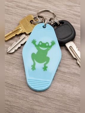 Retro Frog Motel Keychain Blue Green Vinyl UV Resin Cute Key Ring Gift